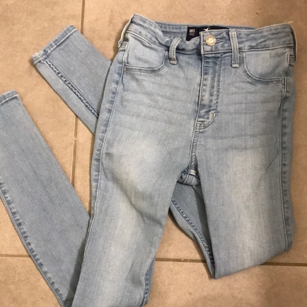 LIKE NEW Hollister High Rise Jean Legging in Light Wash